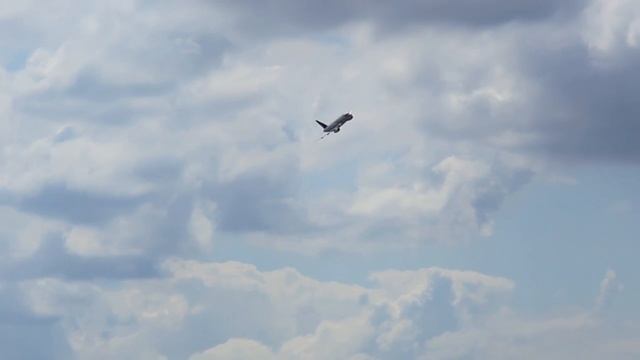 Paris Air Show - Sukhoi Superjet 100 debut смотреть онлайн