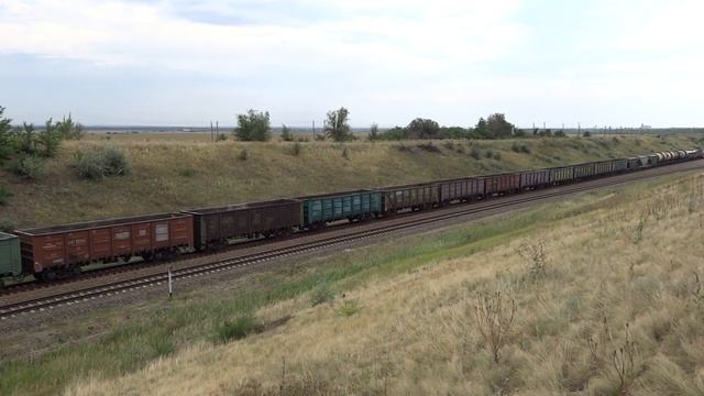 Грузовой поезд на перегоне Порубежка-Пугачевск смотреть онлайн