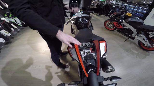 Отзыв-обзор-тест на спортбайк Aprilia RSV4 RR ‘2018. Owner's review of Aprilia RSV4 18 vs RSV4 2016 смотреть онлайн