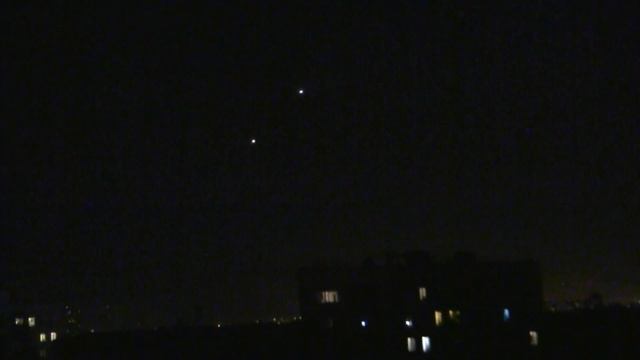 UFO over Moscow//НЛО в небе над Москвой. (4) Выстраиваются в небе в виде различных фигур смотреть онлайн