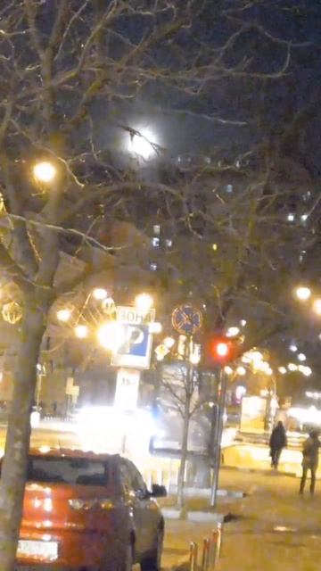 Khreschatik Street, Bogdan Khmelnitskiy Street, Full Moon & evening lights, Kyiv, Ukraine.08.03.202 смотреть онлайн