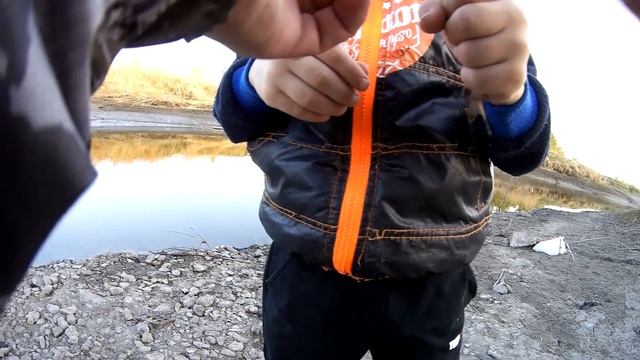 Дети на рыбалке. Выезд -2... ловля окуня в июне на микроджиг. смотреть онлайн