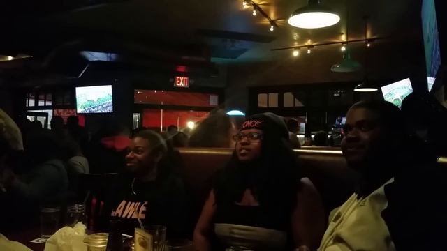 Super Bowl 50 Halftime Show reaction restaurant version Coldplay Bruno Mars and Beyoncé смотреть онлайн