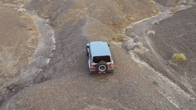 Off Roading in UAE Mountains-Jeep Wrangler Unlimited Rubicon смотреть онлайн