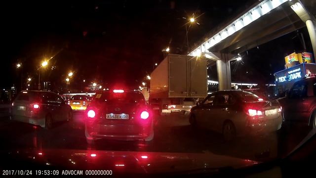 Гаишники создают пробку в час пик смотреть онлайн