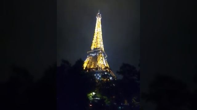 Медитация на сияющую Эйфелеву башню. Тур по Европе - 2018 Александра Эрцгама. Париж.