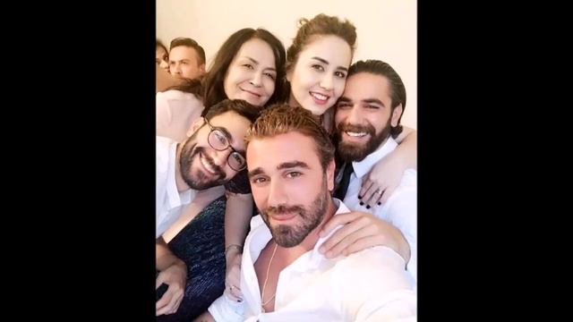 Неслихан Атагюль на очередной свадьбе! Самый младший брат Кадира Догулу Дениз обручился смотреть онлайн