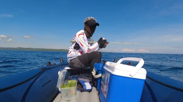 Jigging Newbie Ep. 04 | Deep waters on an Aqua Marina Inflatable Boat | 5 Landed Out of 6 Strikes смотреть онлайн
