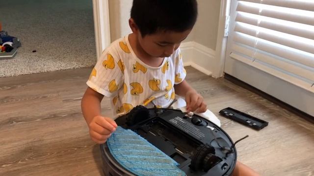 Review The ECOVACS- DEEBOT T8 plus vacuum cleaner смотреть онлайн