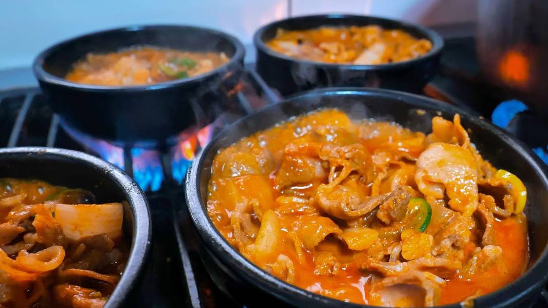 Корейская кухня. Процесс приготовления любимых корейских блюд. смотреть онлайн