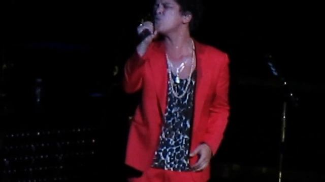 When I Was Your Man - Bruno Mars 6/24/2013 Philadelphia, PA смотреть онлайн