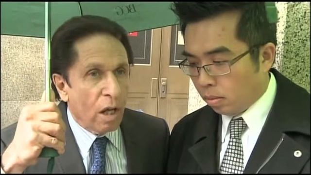 Celebrity accused of punching photographer! смотреть онлайн