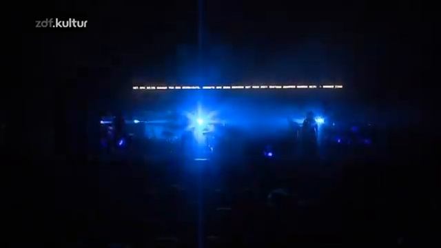 Massive Attack - Safe From Harm (Live - Melt Festival 2010) смотреть онлайн