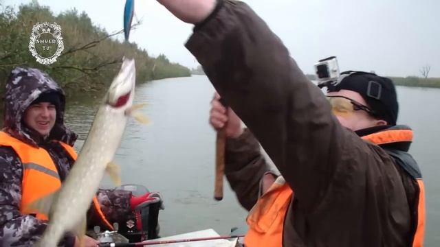 День приезда! И сразу в бой! 3 часа экстремального тролинга База Каралат смотреть онлайн