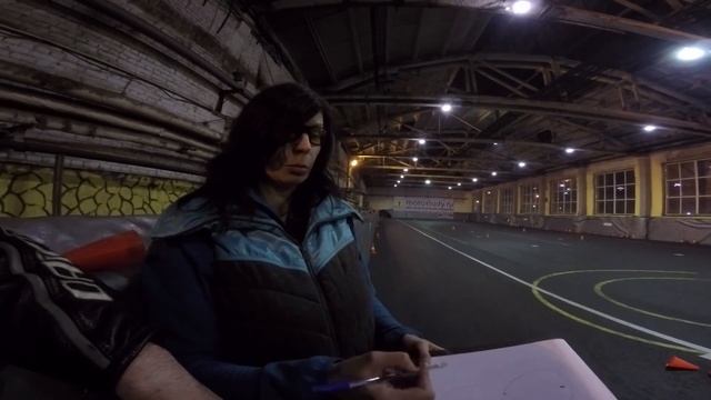 Мотошкола BikeExpert: посадка и свешивание, восьмерка и эллипсы – первые уроки чемпионской команды смотреть онлайн