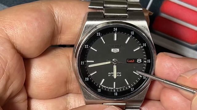 MONTRE SEIKO 5 VINTAGE 21 JEWELS SNKH95 смотреть онлайн