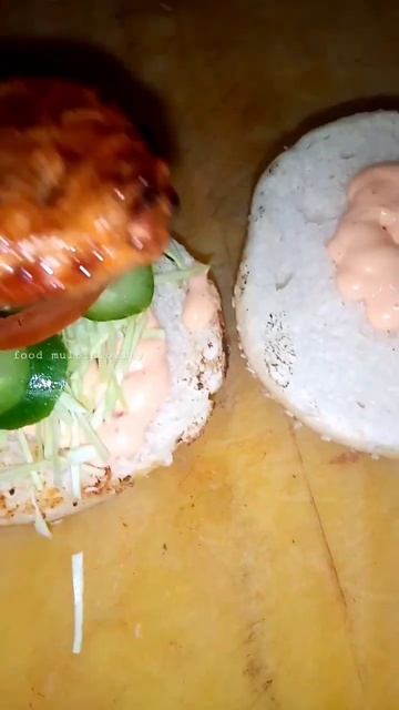 Honey Mustard Chicken Grilled Burger#shorts #youtubeshorts #foodmultiplority #shortsfeed смотреть онлайн