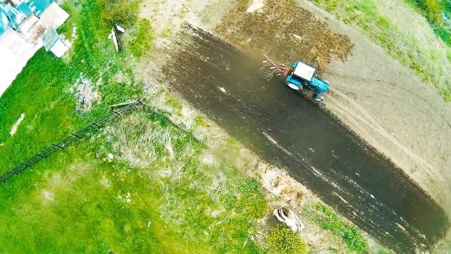 Трактор в поле. Dji phantom 2 смотреть онлайн