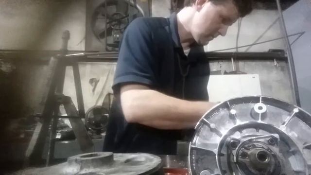 Flygt 3102 part 2. Disassembly of Flygt with a wallowed out bolt on impeller and removing both seal смотреть онлайн
