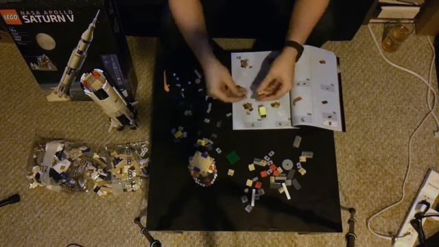 LEGO Saturn V - Building in 5 minutes (timelapse) смотреть онлайн