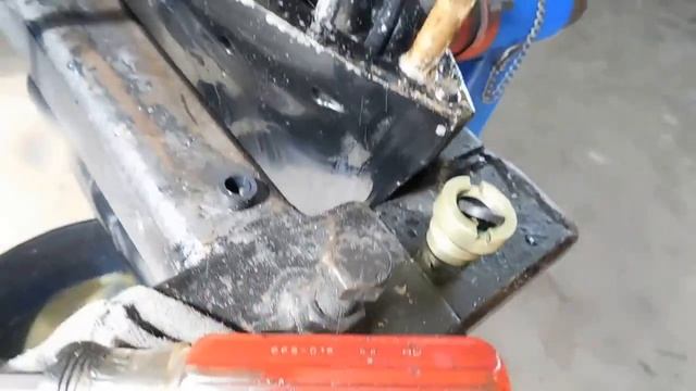 Faulty Shift Shaft Seal Mercury Black Max Lower 4-14-17 смотреть онлайн