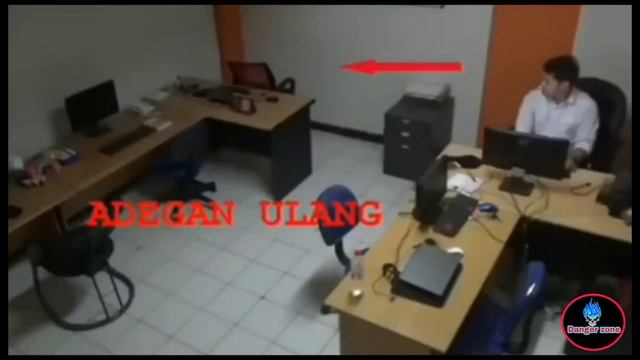 Ghost caught in cctv camera in office смотреть онлайн