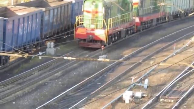 Электровоз "ВЛ80-979" прибывает на станцию "Агрыз" смотреть онлайн