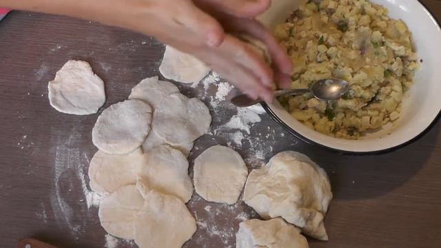 Ukrainian Vareniki (Varenyky, Pierogi, Perogi, Dumplings, Ravioli ) With Potato And Tofu Filling смотреть онлайн