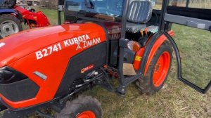 Минитрактор с кабиной Кубота B2741 для круглогодичного использования.