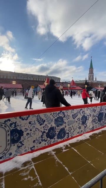 Москва каток у ГУМа смотреть онлайн