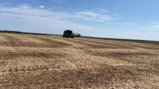 Працює Джон 9600 Збирання сої смотреть онлайн