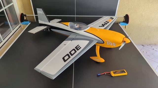 New E-flite Extra 300 смотреть онлайн