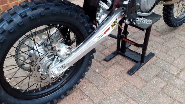 EXC 250 2T 2017 FACTORY GRAPHICS смотреть онлайн