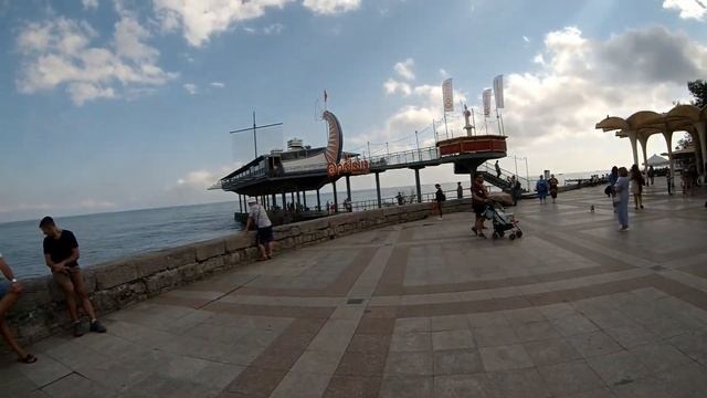 Цены в Ялте шокировали! Сходили в кино, показываем набережную!