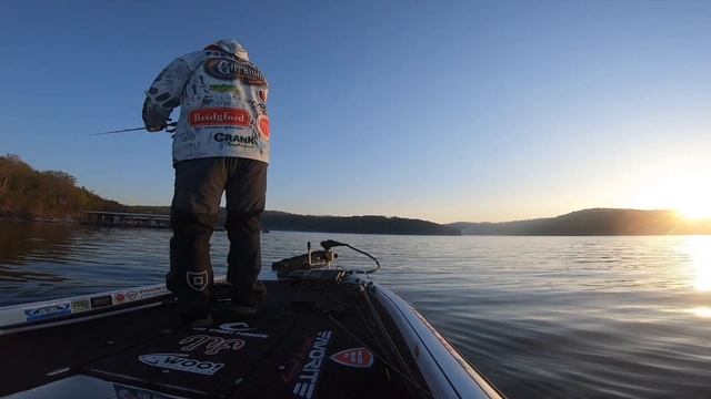 Solo Pro Series Ep.3 STRUGGLE at Tablerock Lake смотреть онлайн