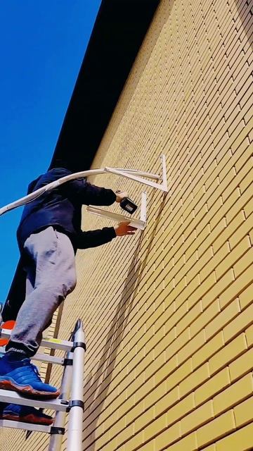 монтаж наружного блока кондиционера / установка кондиционера Новосибирск #шортс #кондиционеры смотреть онлайн