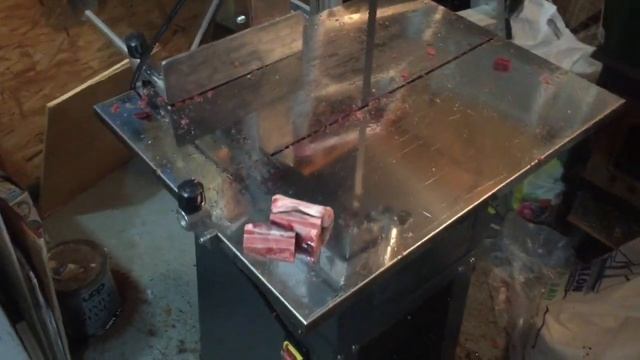 cutting up moose meat with a bandsaw смотреть онлайн