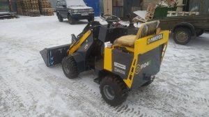 Могучий Микроб - минипогрузчик на электроходу