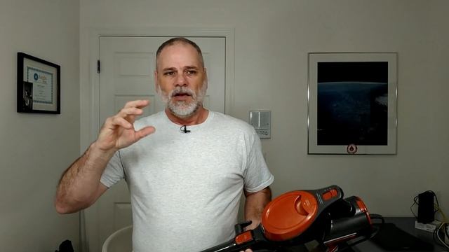 Dyson V8 Motorhead (cordless) v. Shark Rocket (corded) - Ray Hayden, J.D. смотреть онлайн