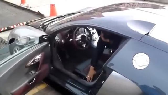 Bugatti Veyron in Malaysia - Mokhzani Mahathir's смотреть онлайн