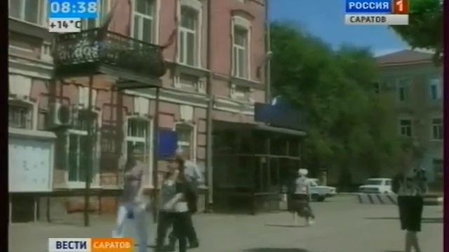 Женщина пыталась ограбить двух мужчин в парке смотреть онлайн
