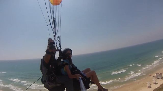 Полет Веры на параплане в Израиле 15.06.2015 в Нетании. смотреть онлайн