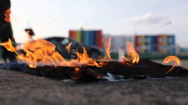 Мотоджинсы Starks в огне против обычных джинс: поджигаем кевлар и арамид, жгём до последнего смотреть онлайн