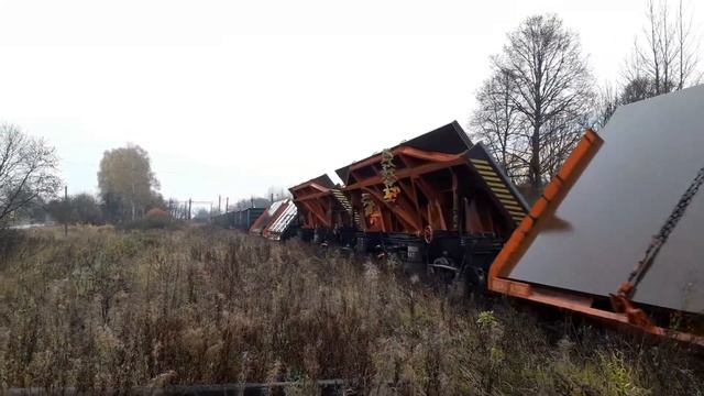 Тепловоз 2ТЭ10В-4907 секция А и ТЭМ2-1369 с грузовым составом