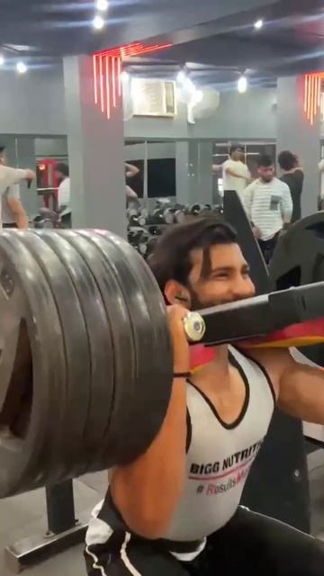 140 kg weight #gymlover #piyush panchal follow him on Instagram #piyushpanchalofficial11 #gymlover смотреть онлайн