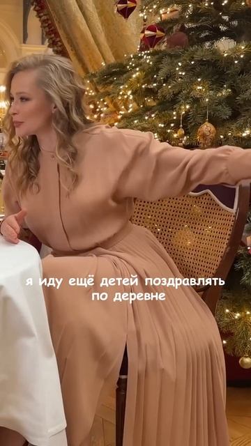 Юлия Пересильд - Я обманывала детей, притворяясь Дедом Морозом / Света вокруг света #shorts смотреть онлайн