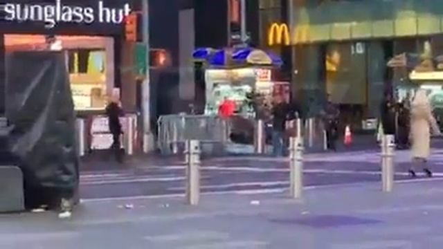 Ради танцев Мадонны перекрыли Таймс-сквер смотреть онлайн