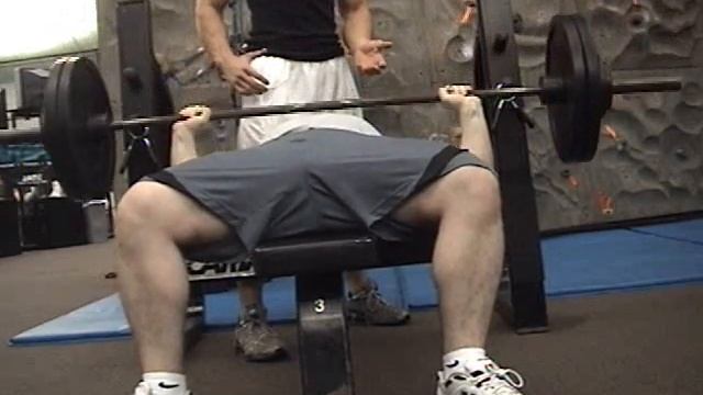 260 x 2 reps bench press (3 second pause each rep) смотреть онлайн