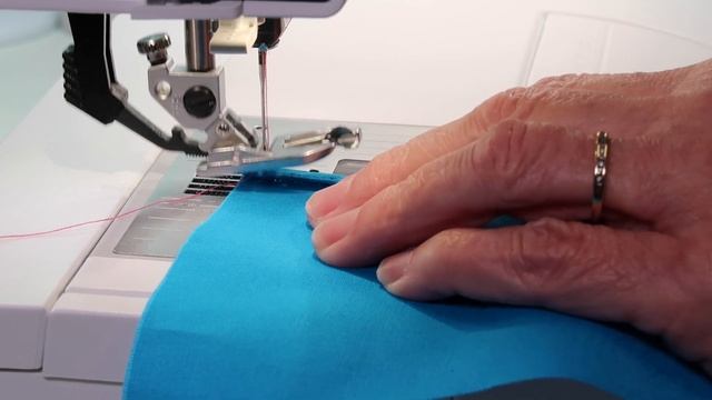 PFAFF Rolled Hem Foot смотреть онлайн