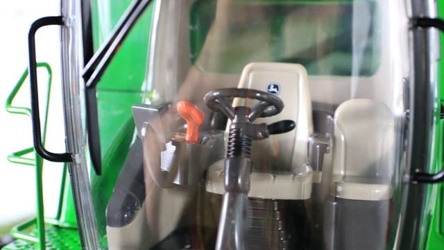 Ertl 1/16 John Deere S780 Combine - Prestige Select Series! смотреть онлайн